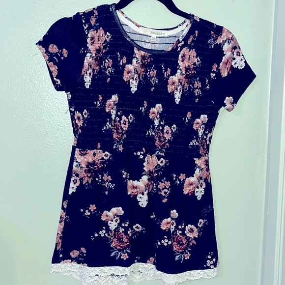 #12 Rewind XS , soft blouse with pleated lid section front and back - Picture 2 of 5